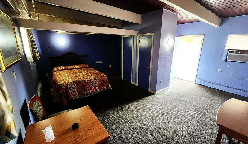 Park Drive Motel - Loopnet Photo (newer photo)